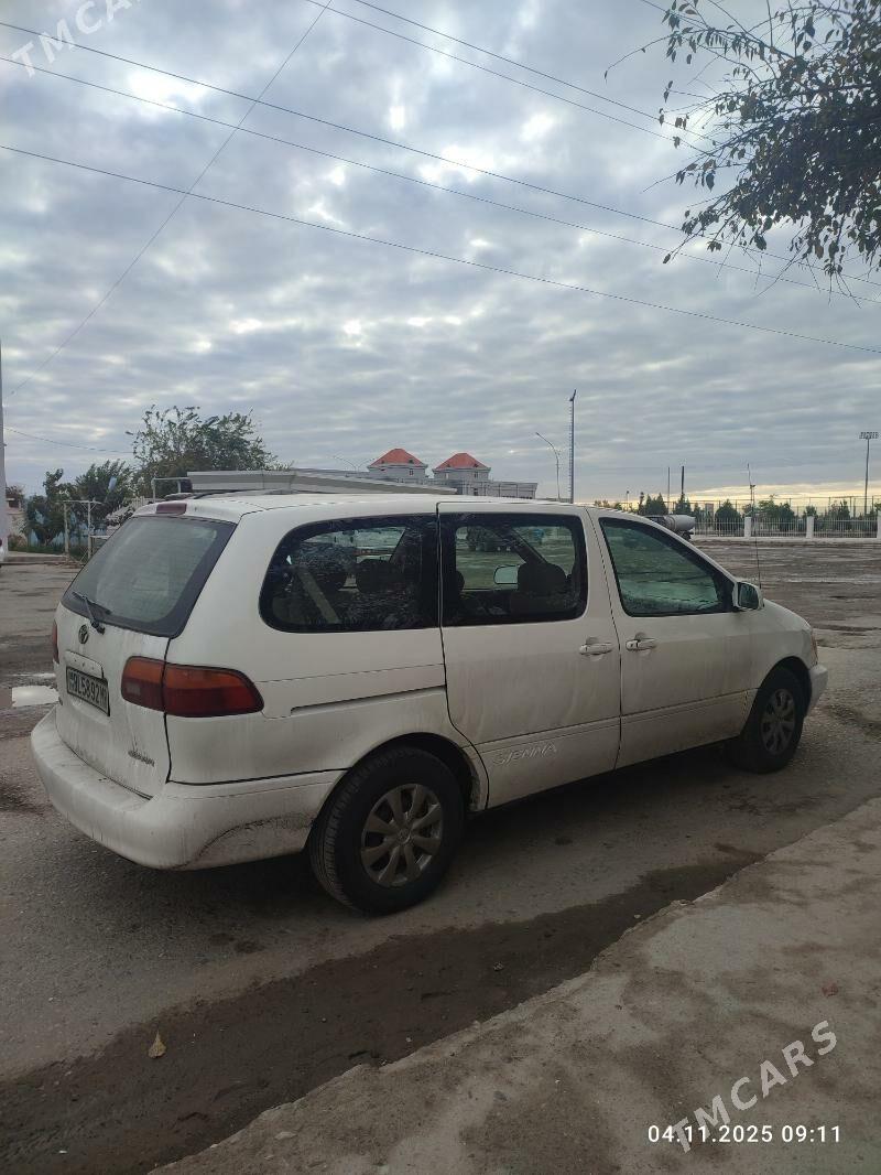 Toyota Sienna 1999 - 135 000 TMT - Мары - img 2