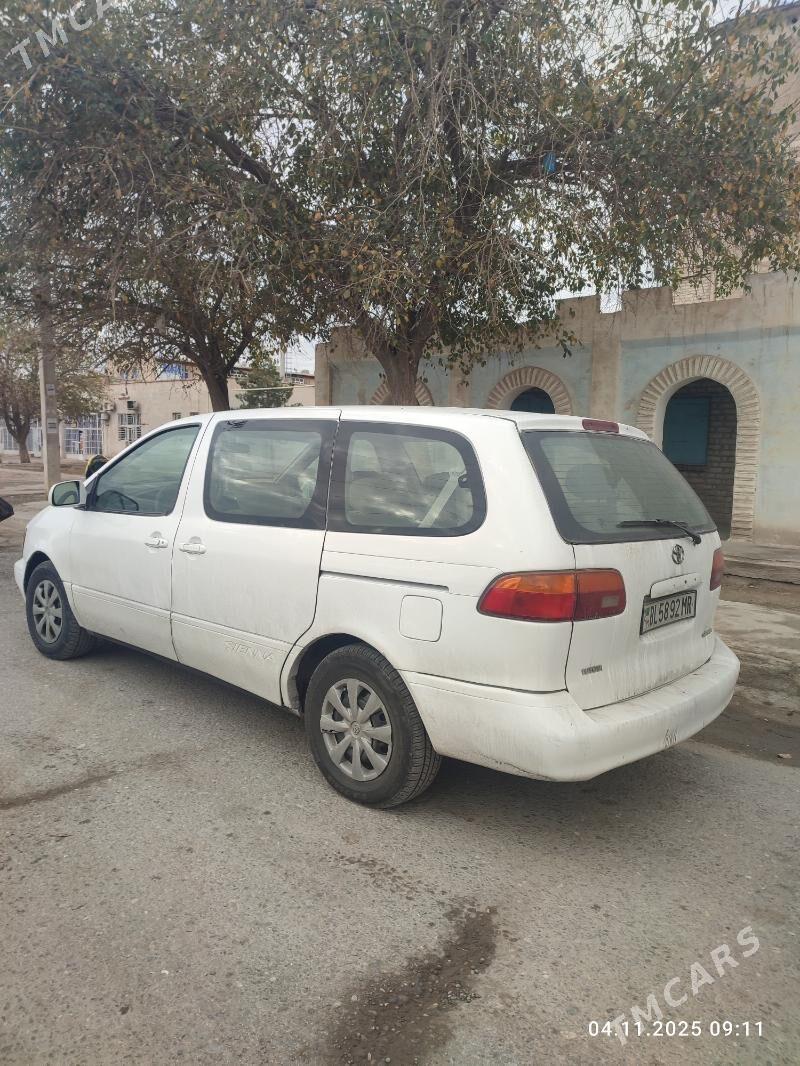Toyota Sienna 1999 - 135 000 TMT - Мары - img 1