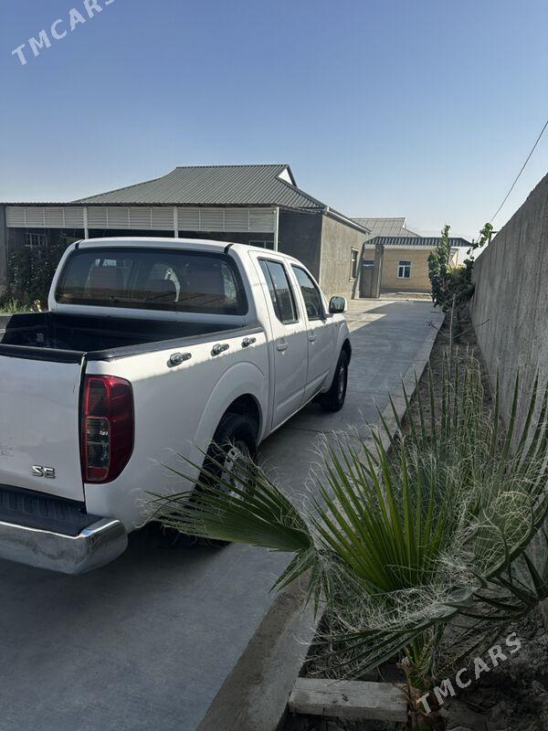 Nissan Navara 2011 - 129 000 TMT - Гёкдепе - img 2