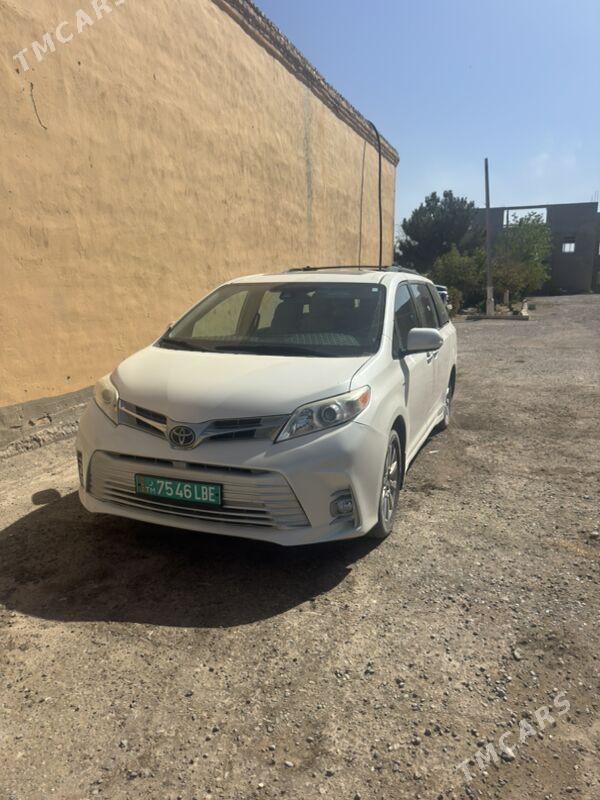 Toyota Sienna 2019 - 400 000 TMT - Туркменабат - img 4