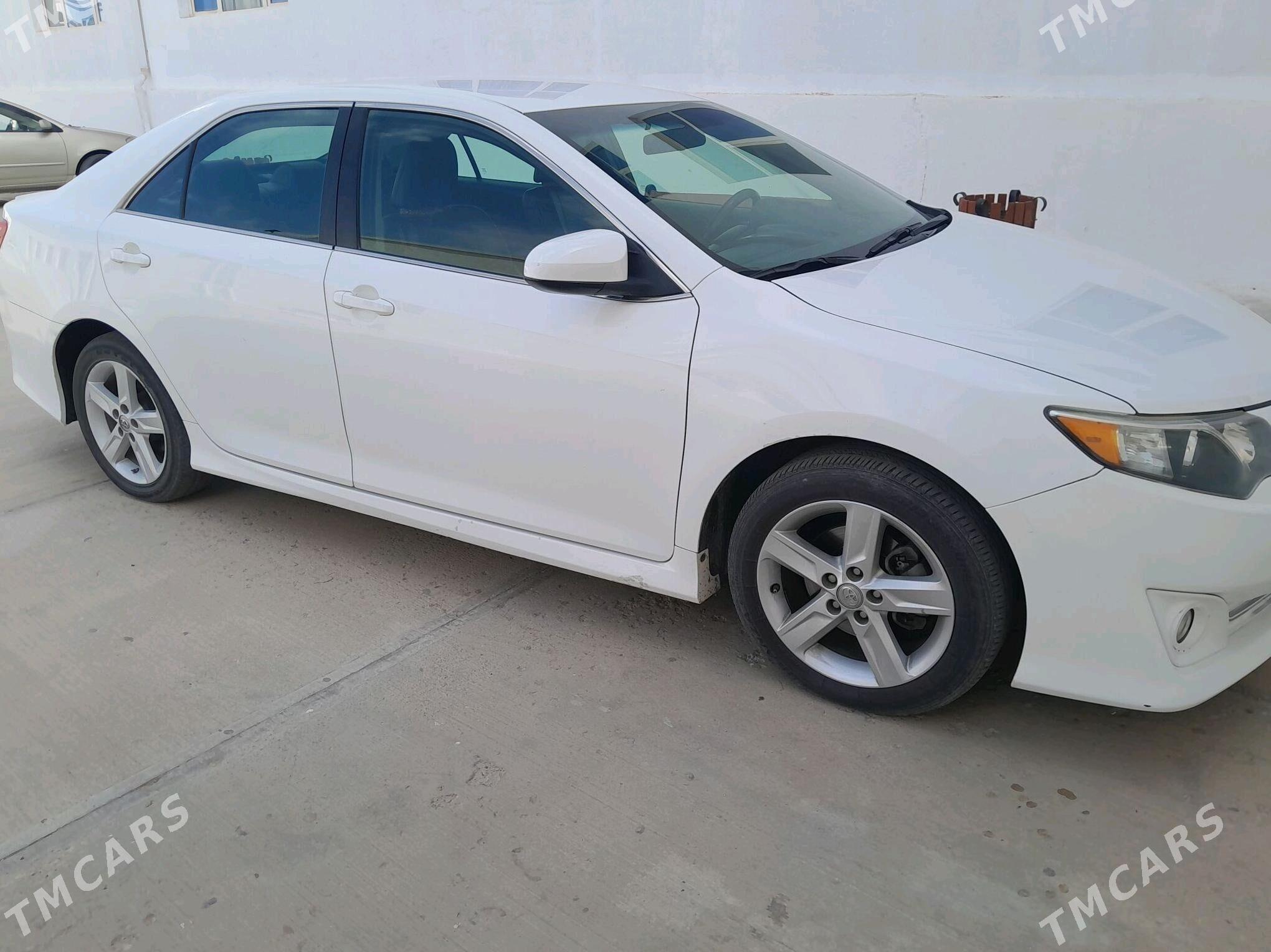 Toyota Camry 2014 - 240 000 TMT - Серахс - img 4