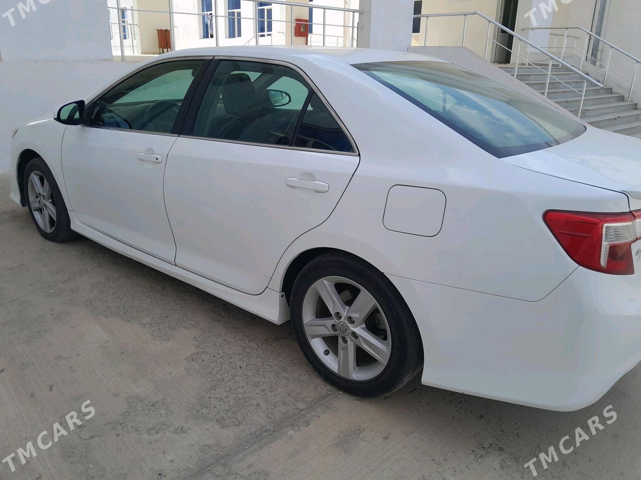 Toyota Camry 2014 - 240 000 TMT - Серахс - img 2