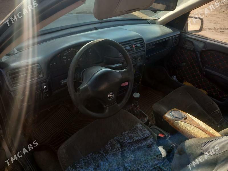 Opel Vectra 1990 - 23 000 TMT - Гурбансолтан Едже - img 1