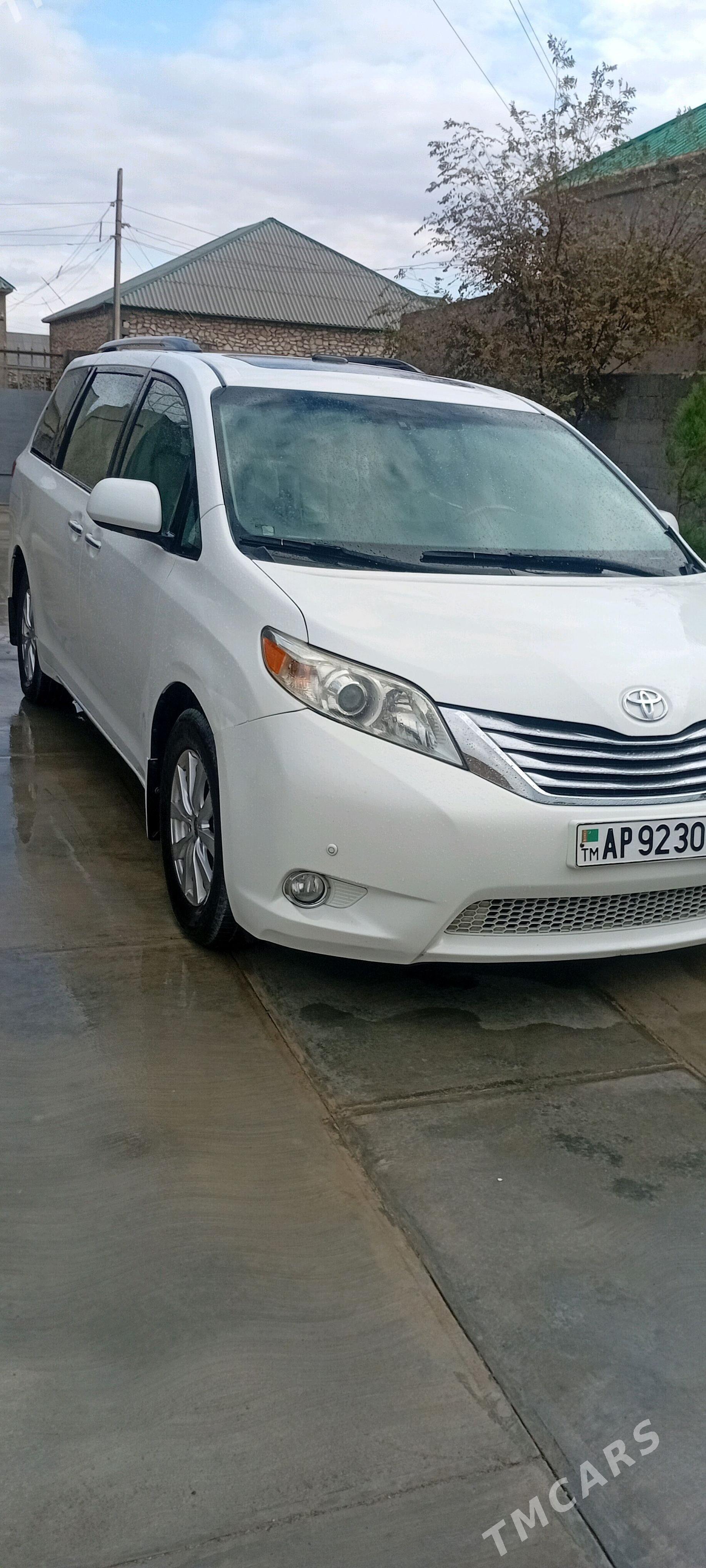 Toyota Sienna 2010 - 320 000 TMT - Türkmenbaşy - img 1