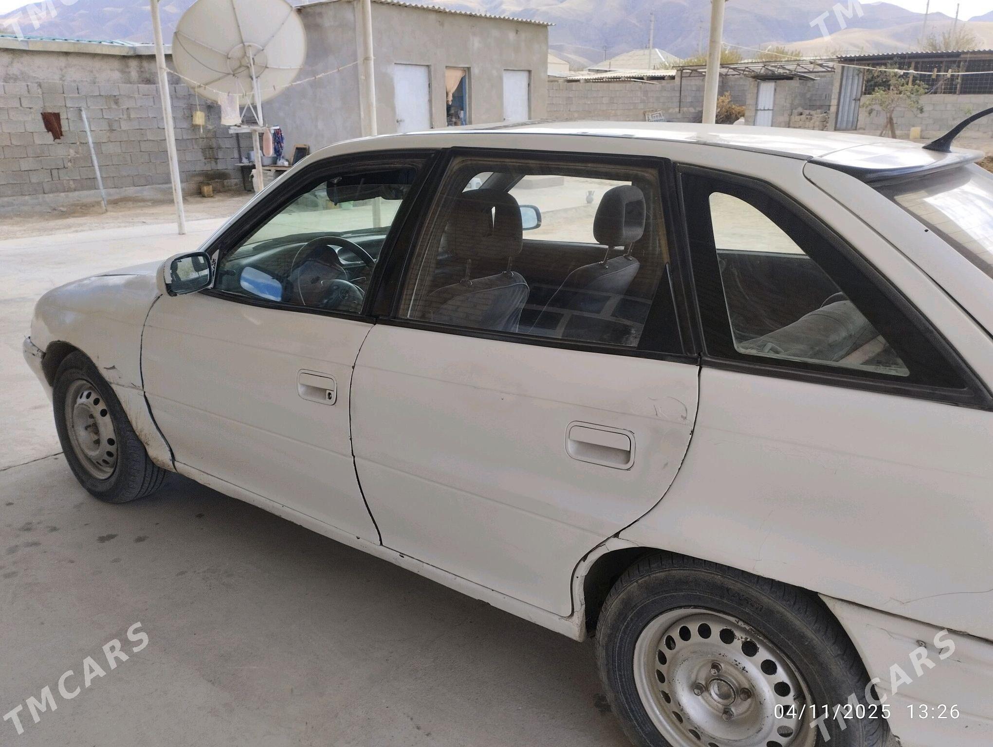 Opel Astra 1992 - 18 000 TMT - Ak bugdaý etraby - img 3