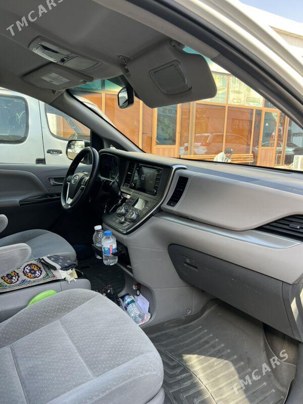 Toyota Sienna 2018 - 400 000 TMT - Мары - img 4