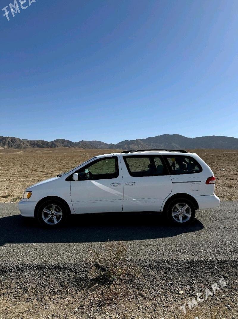 Toyota Sienna 2001 - 152 000 TMT - Gyzylarbat - img 2