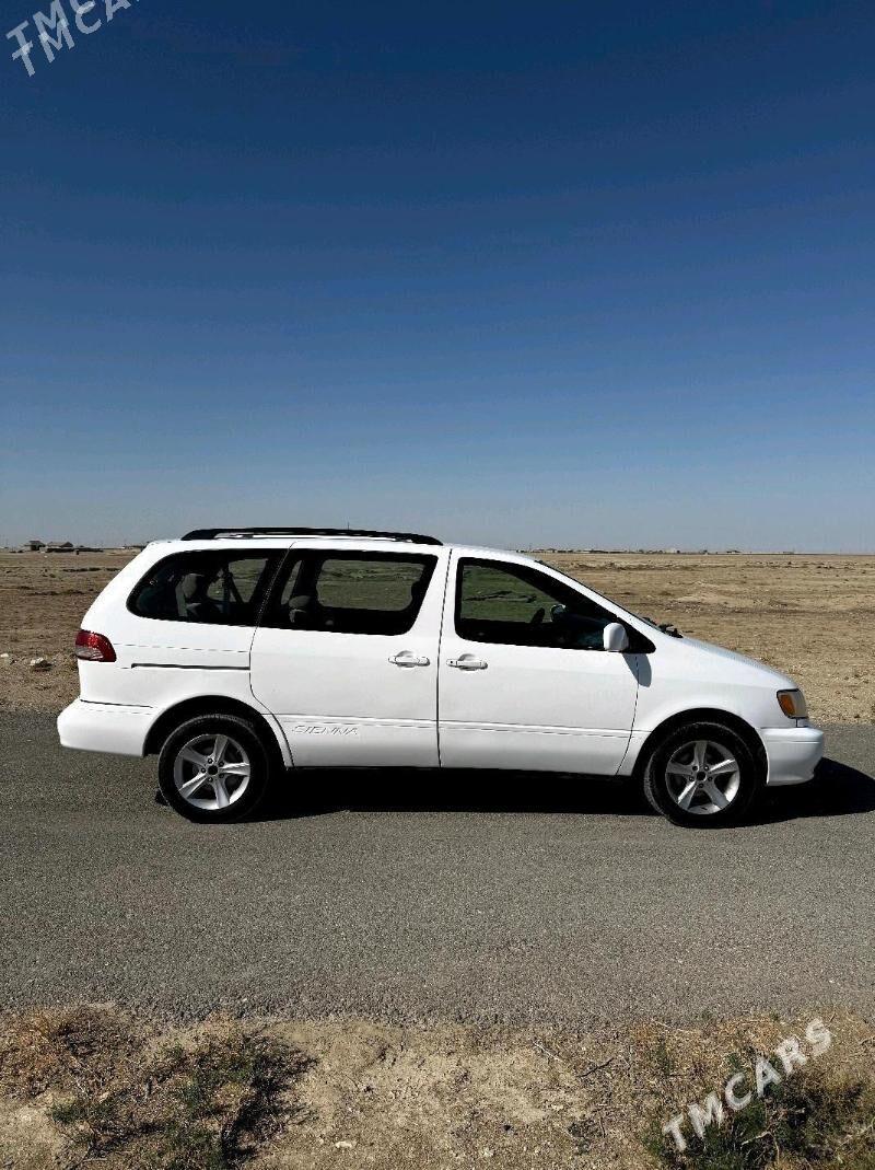 Toyota Sienna 2001 - 152 000 TMT - Gyzylarbat - img 4