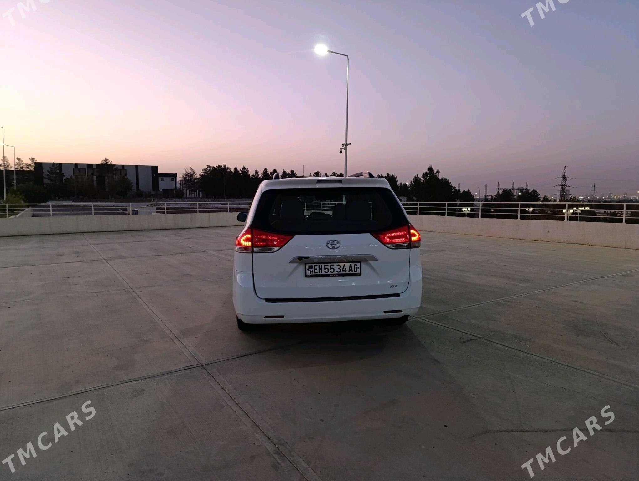 Toyota Sienna 2011 - 292 000 TMT - Ашхабад - img 4