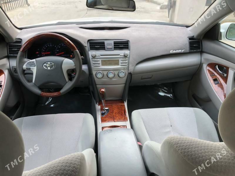 Toyota Camry 2010 - 200 000 TMT - Мары - img 6