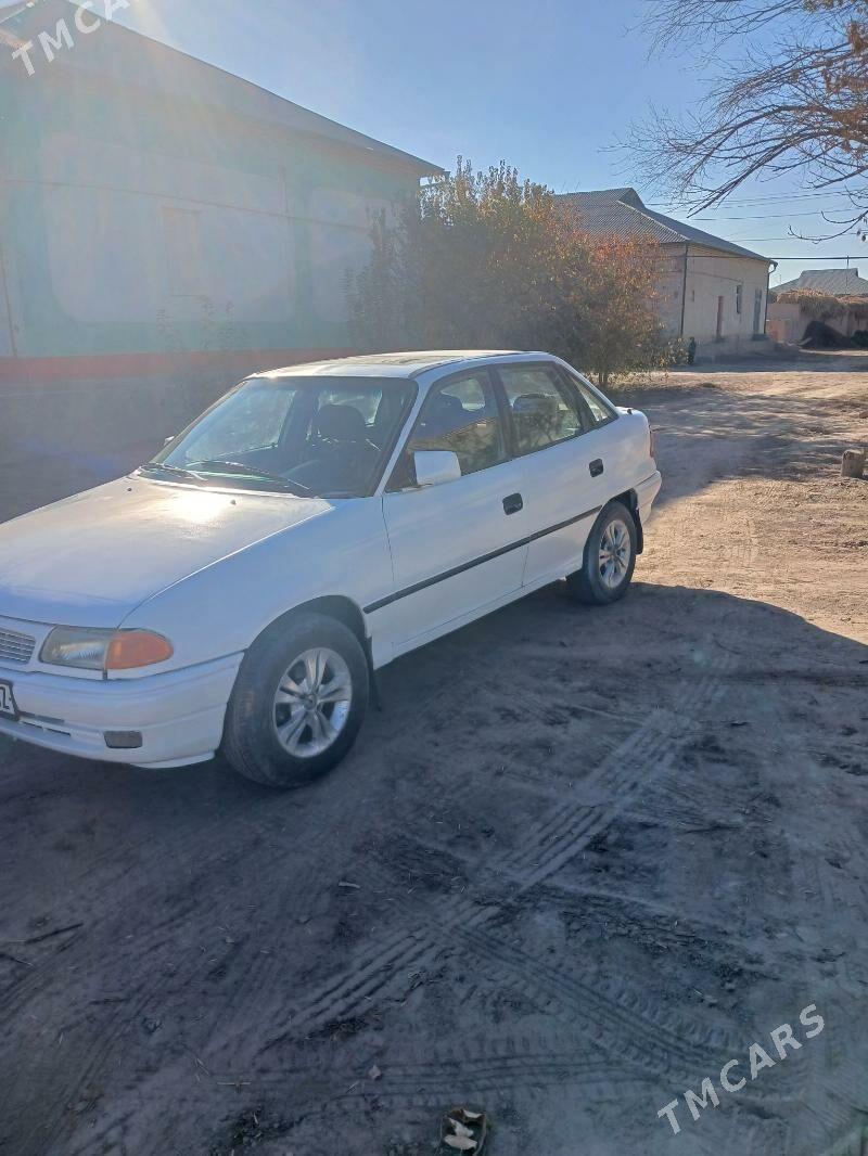 Opel Astra 1993 - 40 000 TMT - Гурбансолтан Едже - img 4