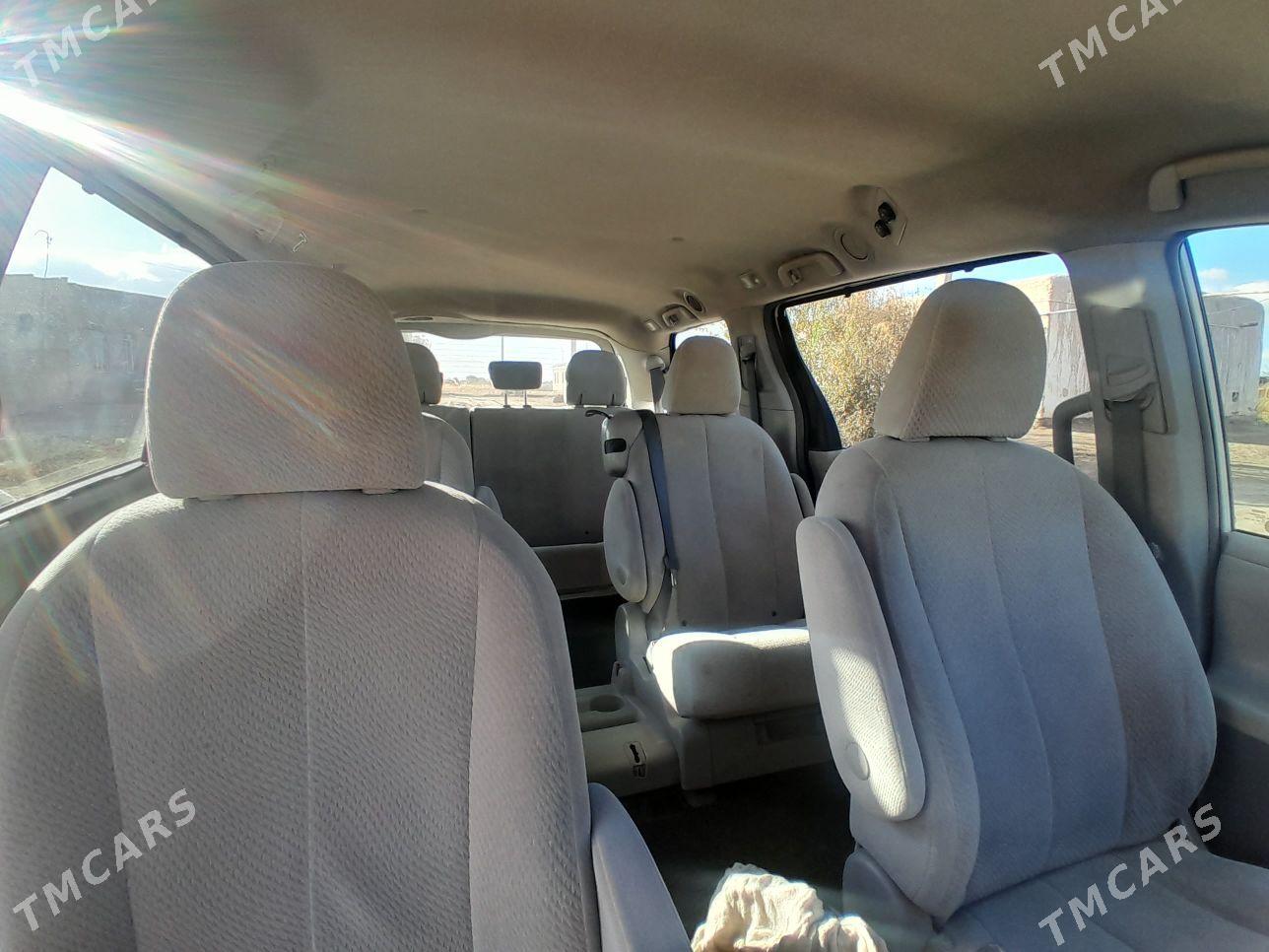 Toyota Sienna 2012 - 320 000 TMT - Фарап - img 5