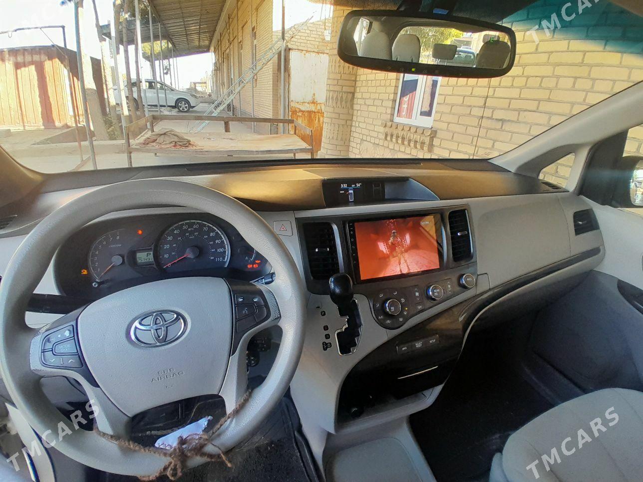 Toyota Sienna 2012 - 320 000 TMT - Фарап - img 7