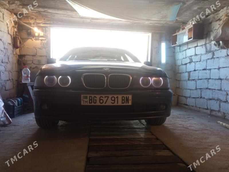 BMW E39 2002 - 126 000 TMT - Балканабат - img 5