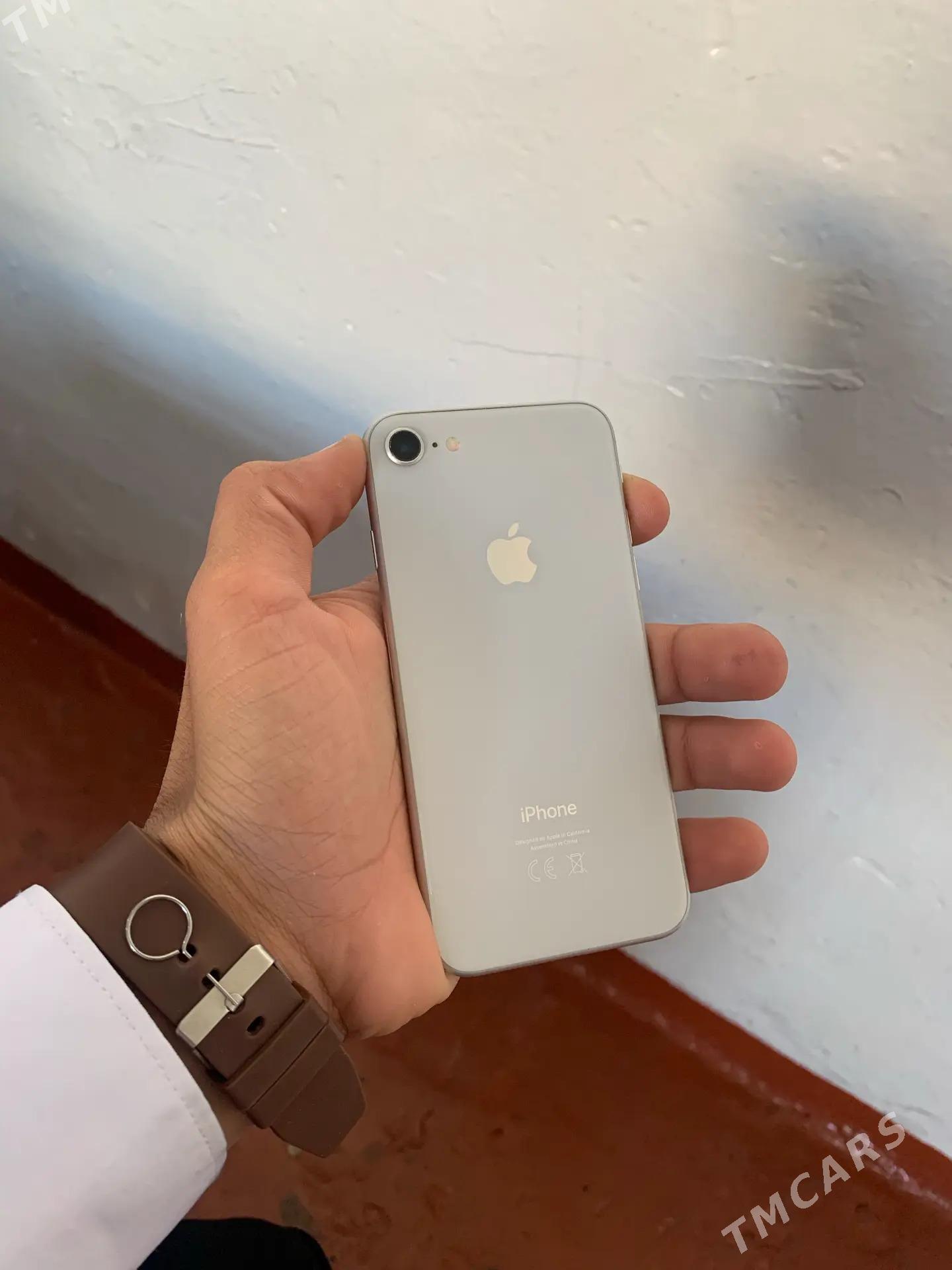 uiphone 8 - Mary - img 1