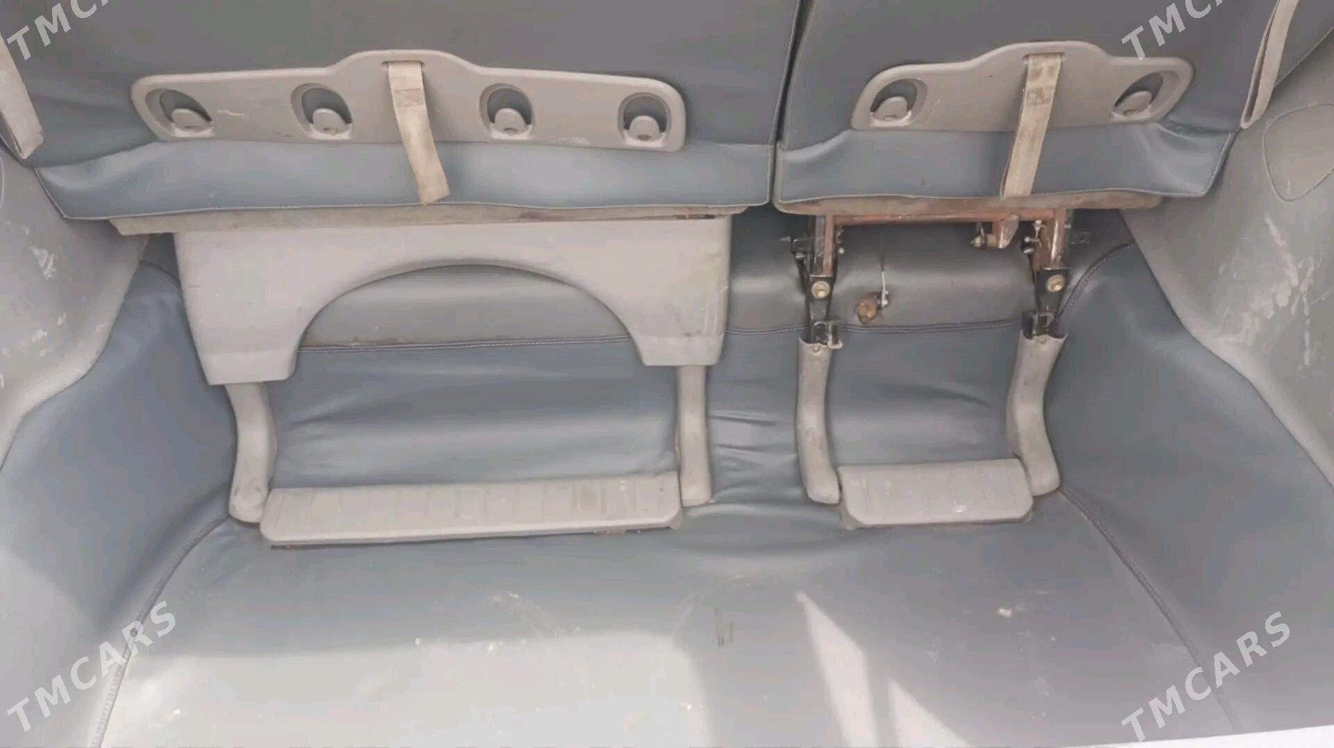 Toyota Sienna 2004 - 265 000 TMT - Köneürgenç - img 3