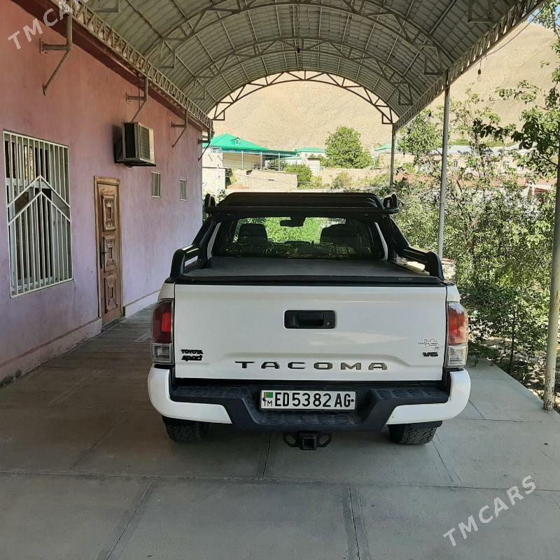 Toyota Tacoma 2018 - 420 000 TMT - Aşgabat - img 8