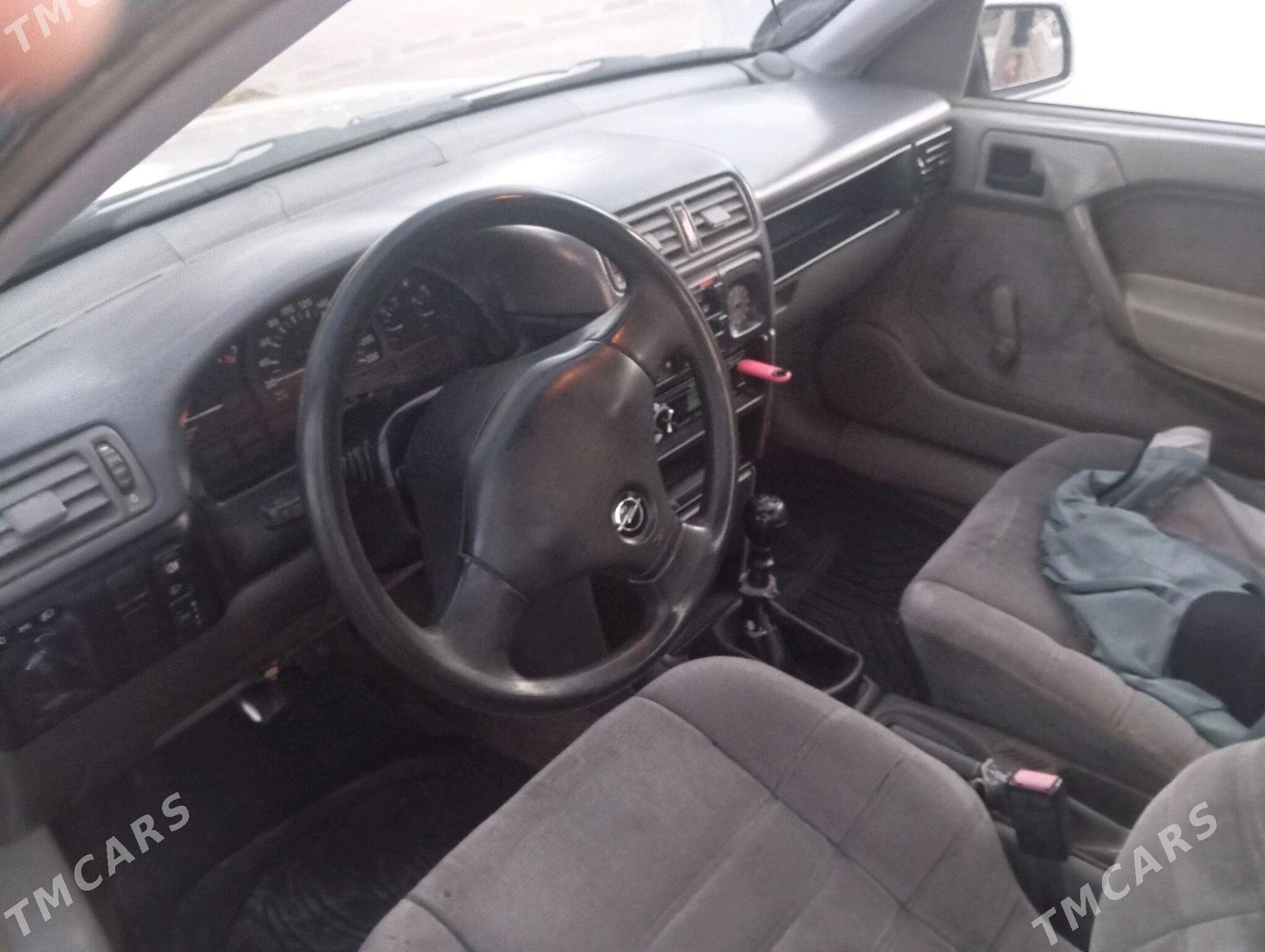 Opel Vectra 1990 - 42 000 TMT - Мары - img 1