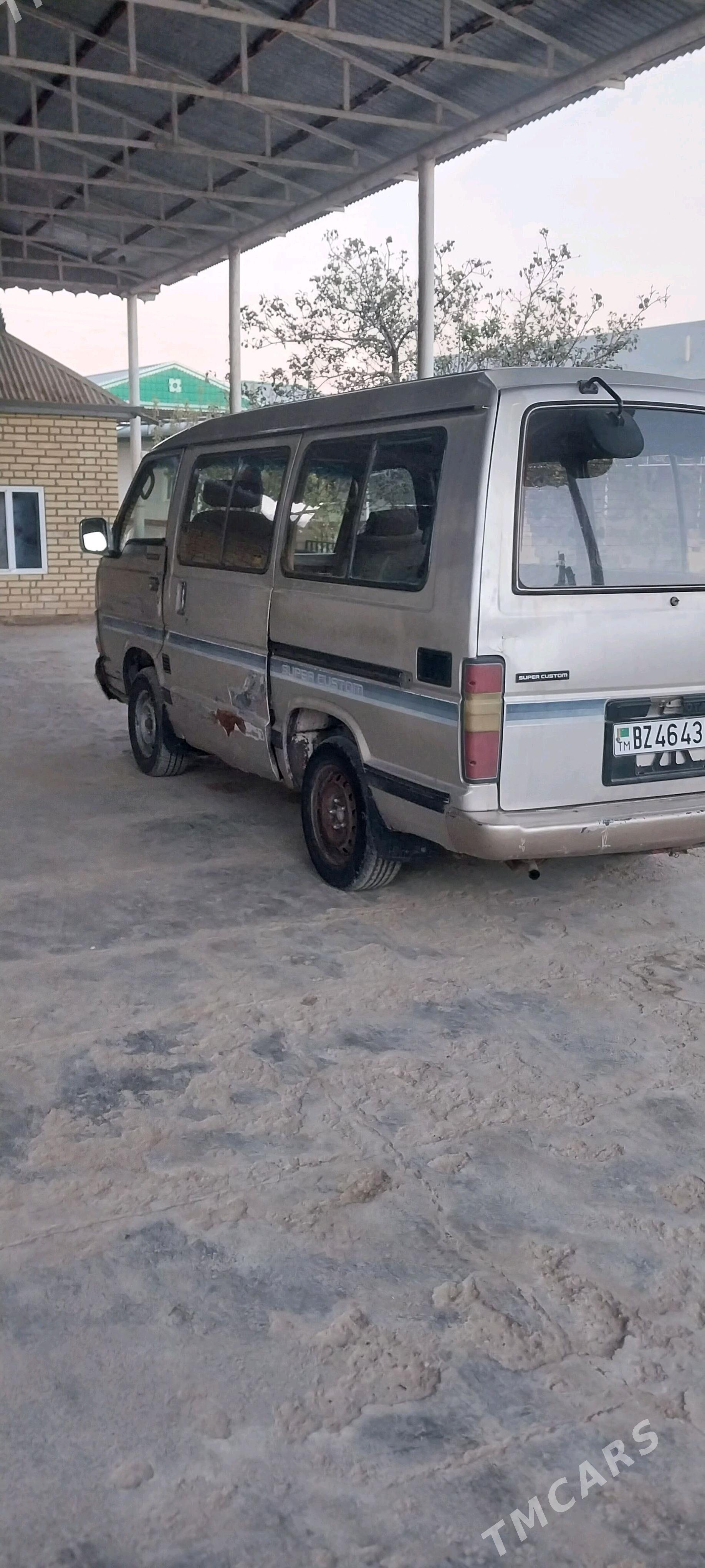 Toyota Hiace 1990 - 30 000 TMT - Мары - img 4