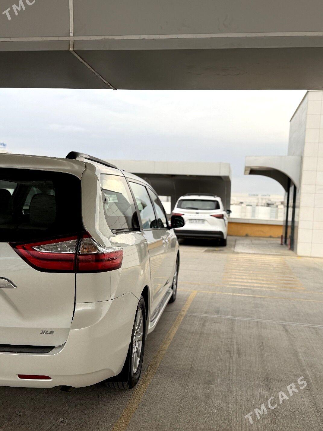 Toyota Sienna 2017 - 465 000 TMT - Aşgabat - img 2