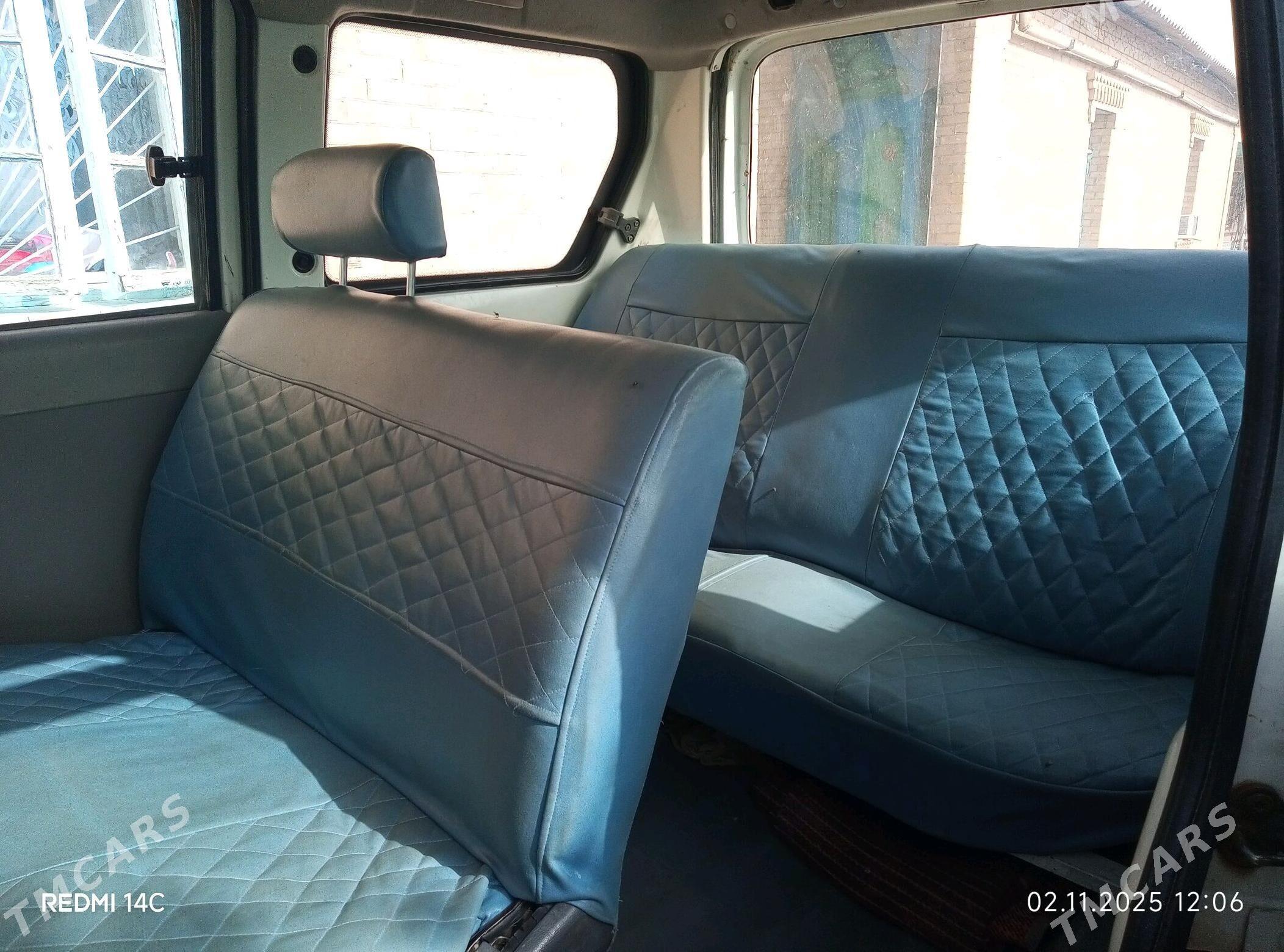 Toyota Hiace 2007 - 60 000 TMT - Фарап - img 4