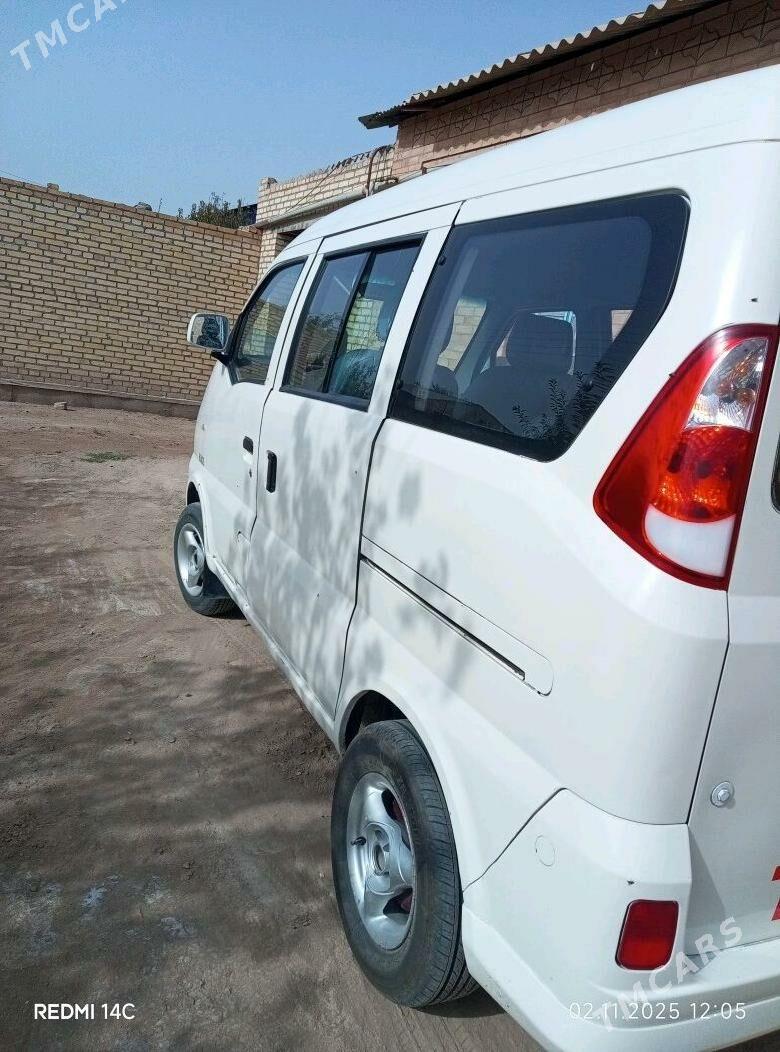 Toyota Hiace 2007 - 60 000 TMT - Фарап - img 3