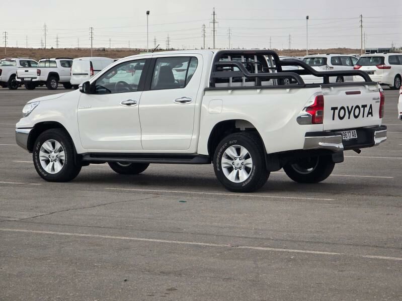 Toyota Hilux 2016 - 467 000 TMT - Aşgabat - img 8