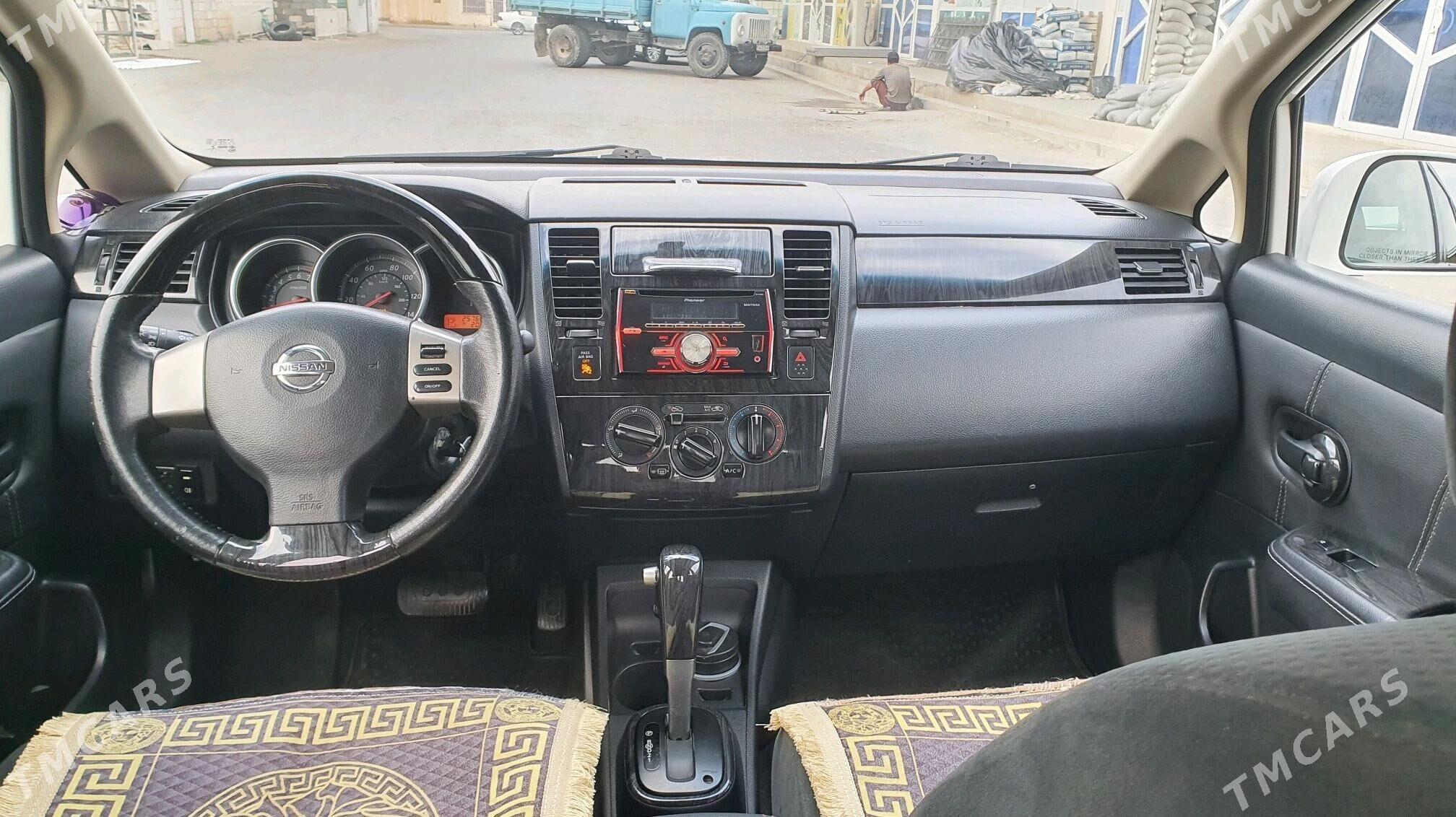 Nissan Versa 2011 - 130 000 TMT - Büzmeýin - img 4