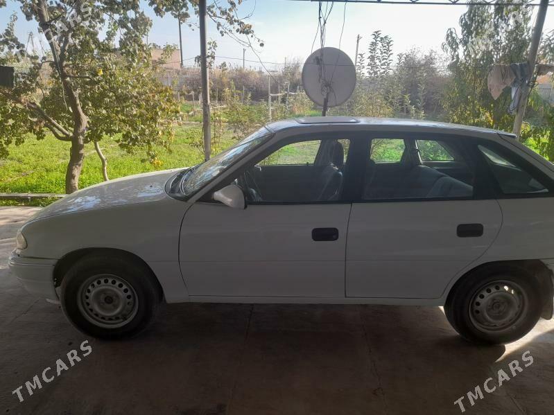 Opel Astra 1993 - 25 000 TMT - Dänew - img 3