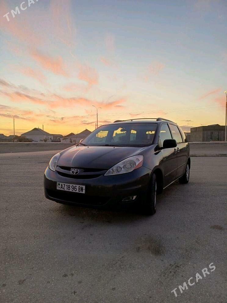 Toyota Sienna 2008 - 260 000 TMT - Гумдаг - img 2