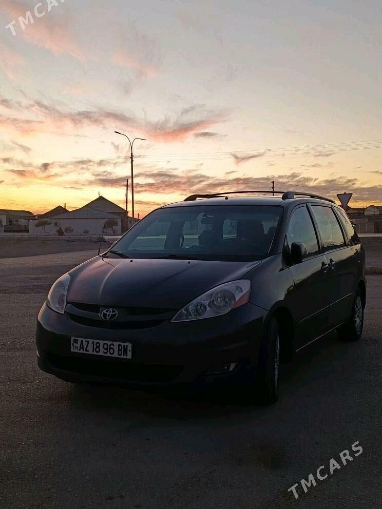 Toyota Sienna 2008 - 260 000 TMT - Гумдаг - img 3