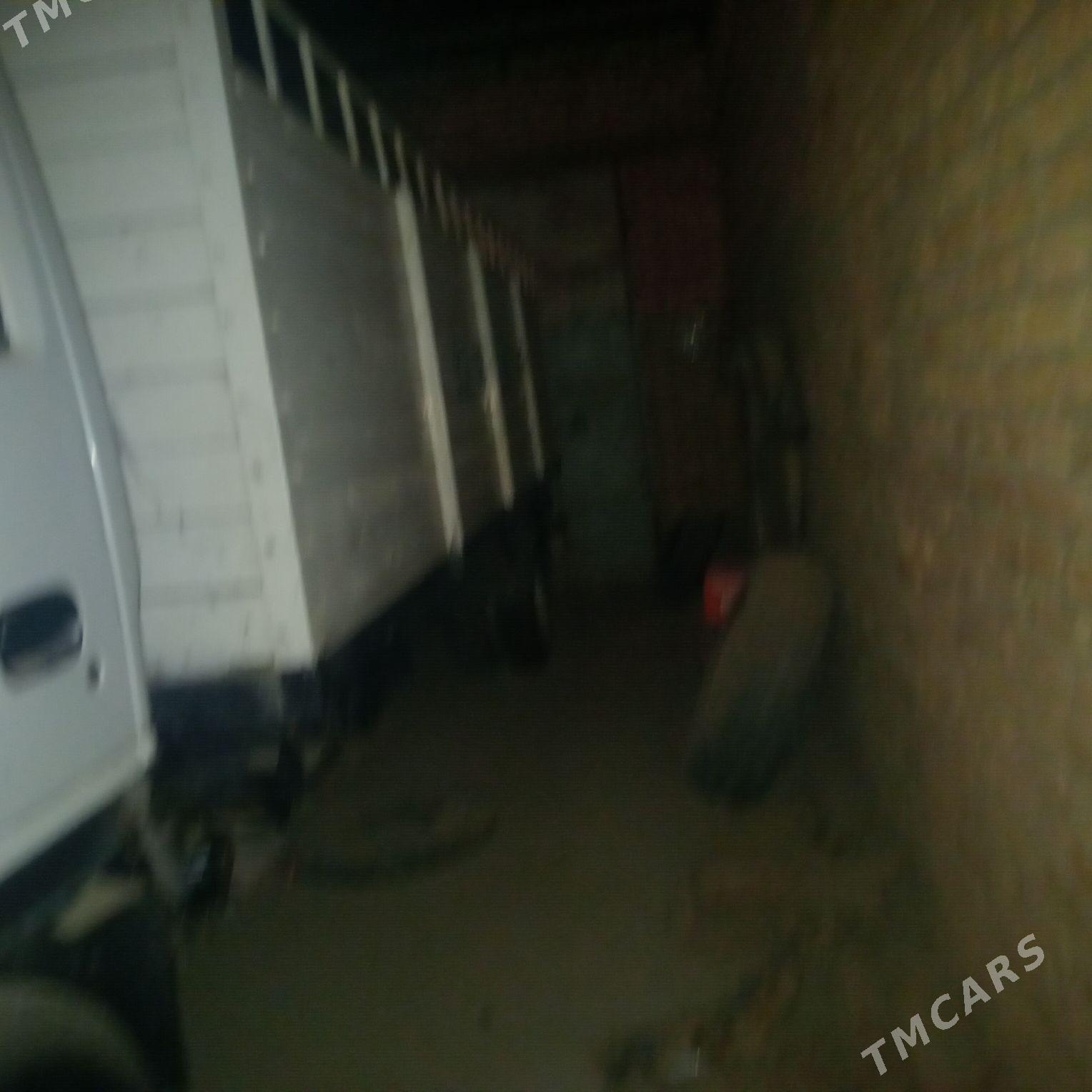 Mitsubishi Canter 2002 - 250 000 TMT - Çärjew - img 4