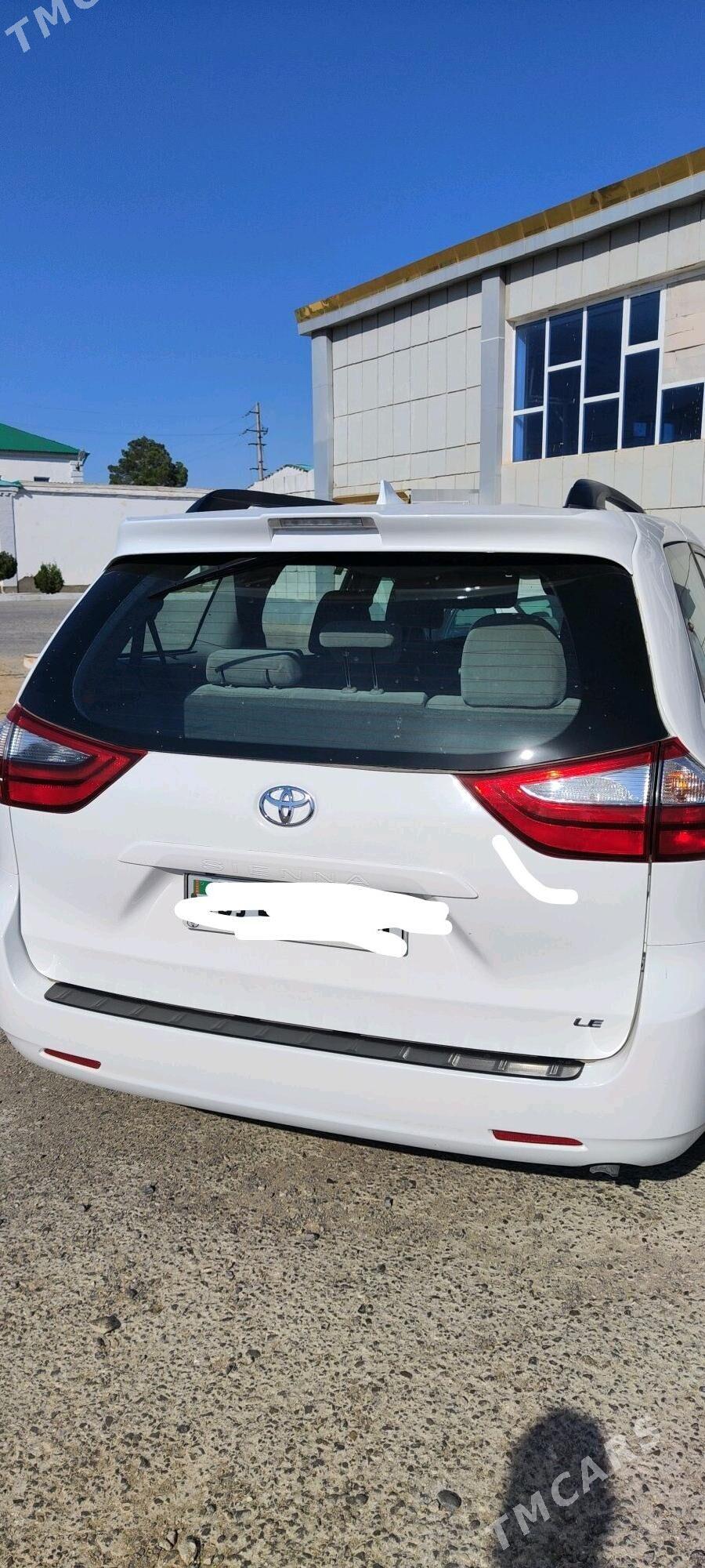 Toyota Sienna 2019 - 380 000 TMT - Гызыларбат - img 1