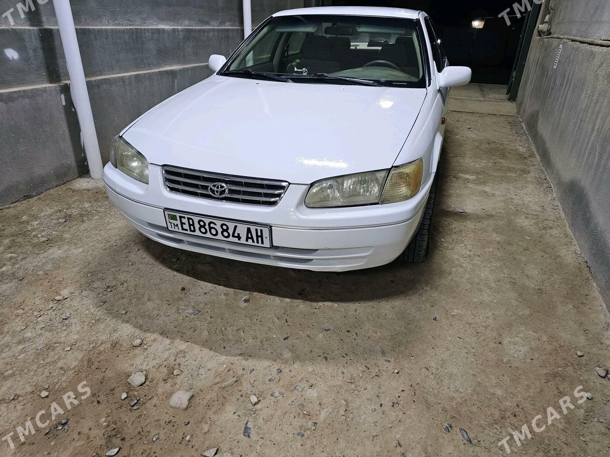 Toyota Camry 1998 - 110 000 TMT - Теджен - img 1