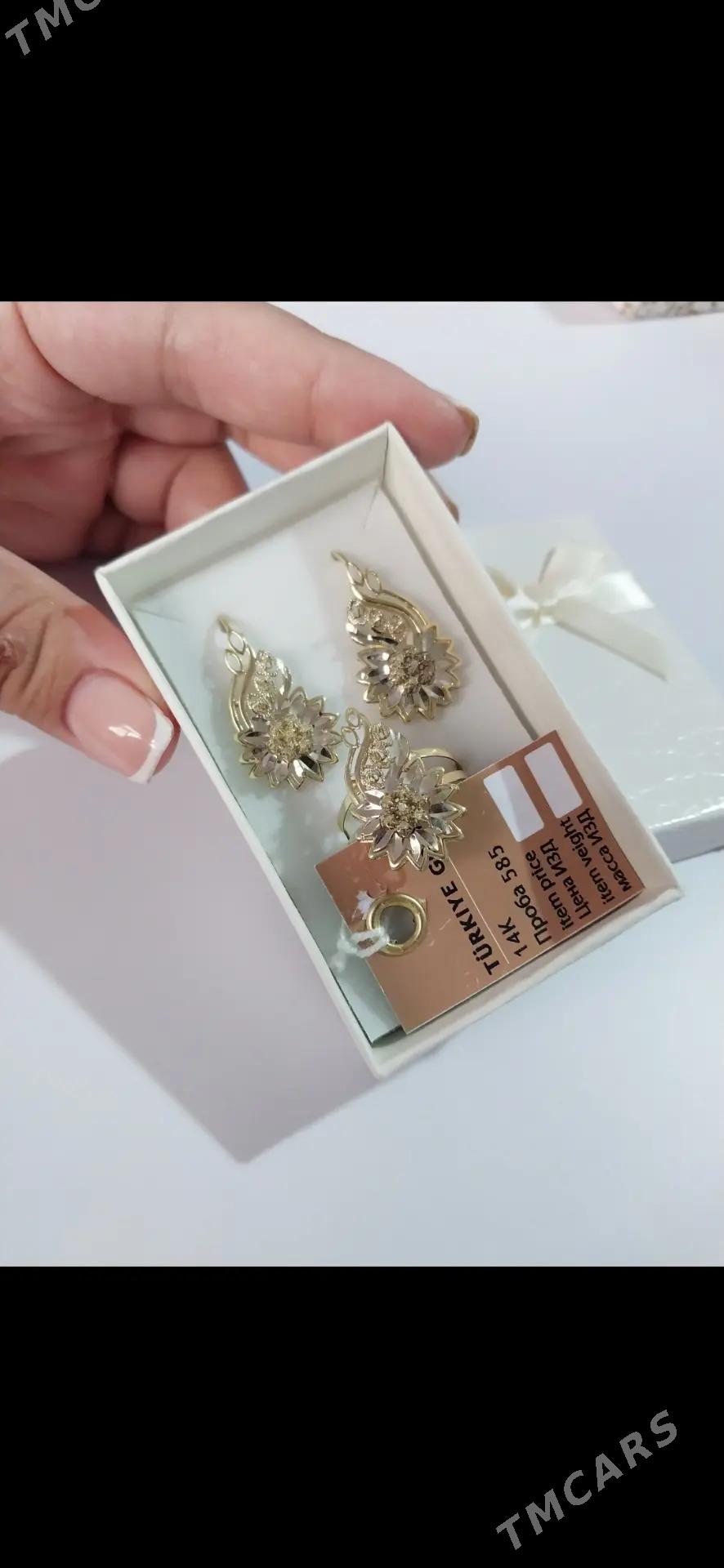 Gyzyl komplekt - Гумдаг - img 2