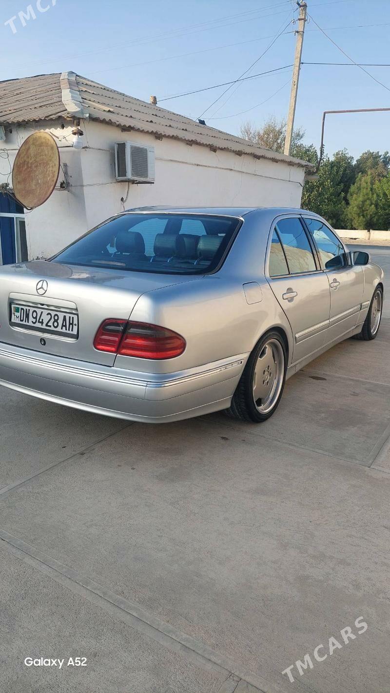 Mercedes-Benz E320 2001 - 140 000 TMT - Кака - img 7