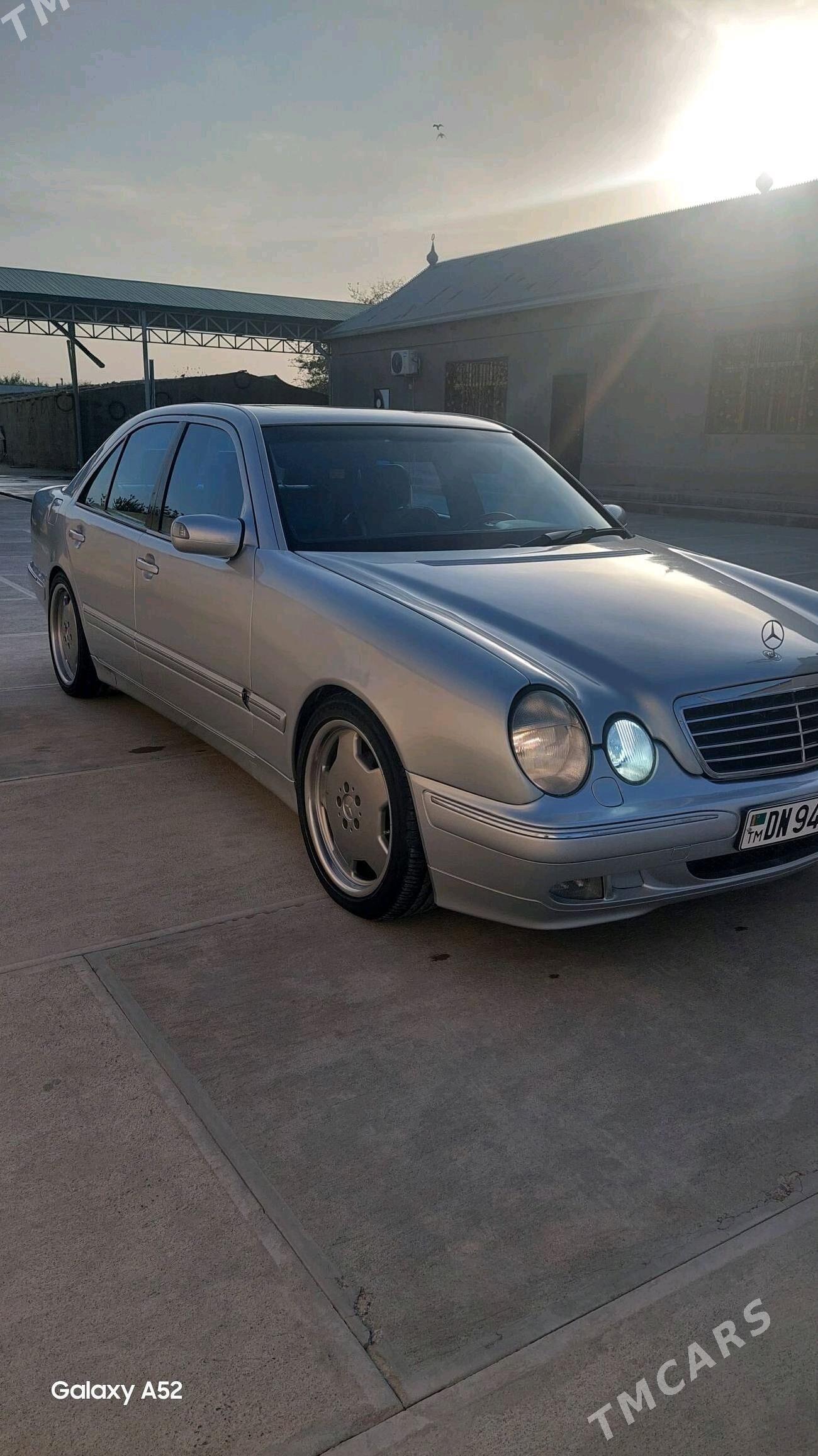 Mercedes-Benz E320 2001 - 140 000 TMT - Кака - img 6