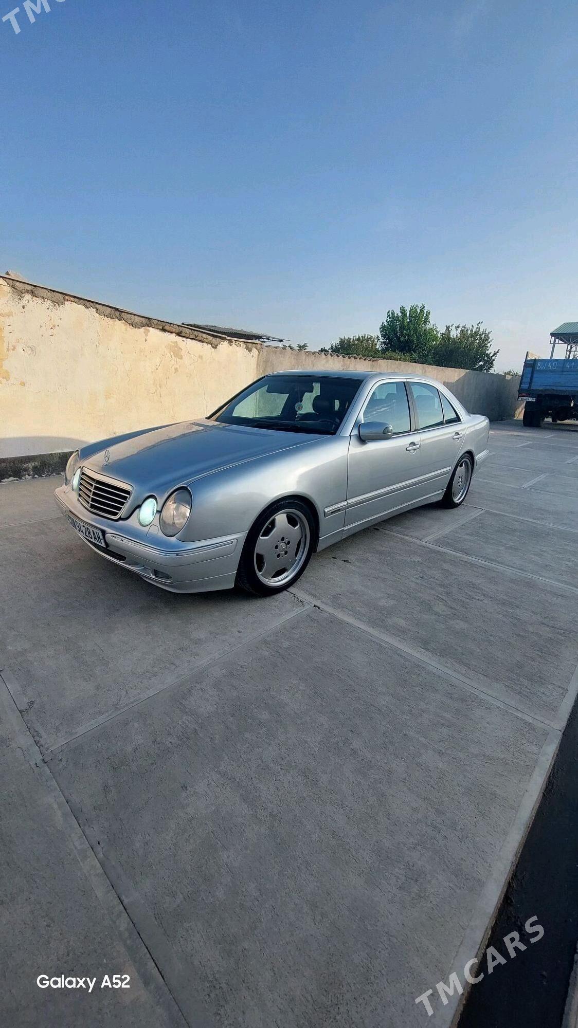 Mercedes-Benz E320 2001 - 140 000 TMT - Кака - img 4