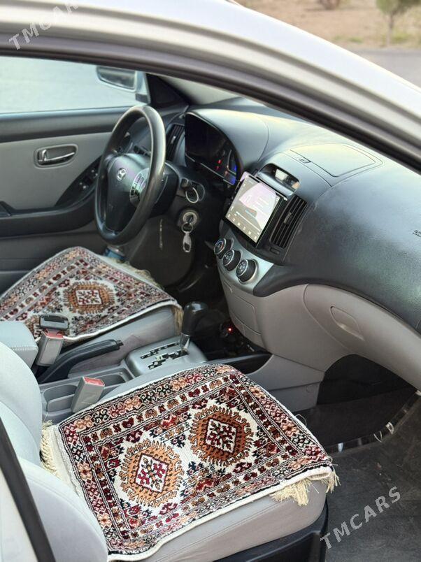 Hyundai Elantra 2010 - 112 000 TMT - Балканабат - img 7