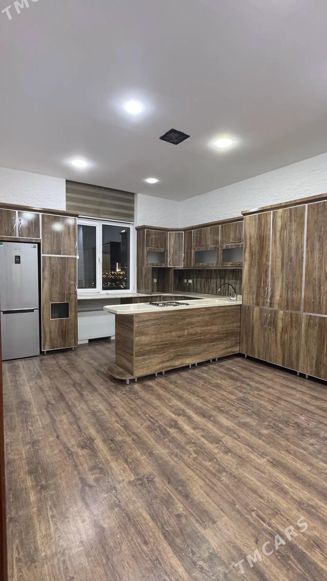 elitka eyesi obmen элитка - Moskowskiý köç. (10 ýyl abadançylyk şaýoly) - img 2