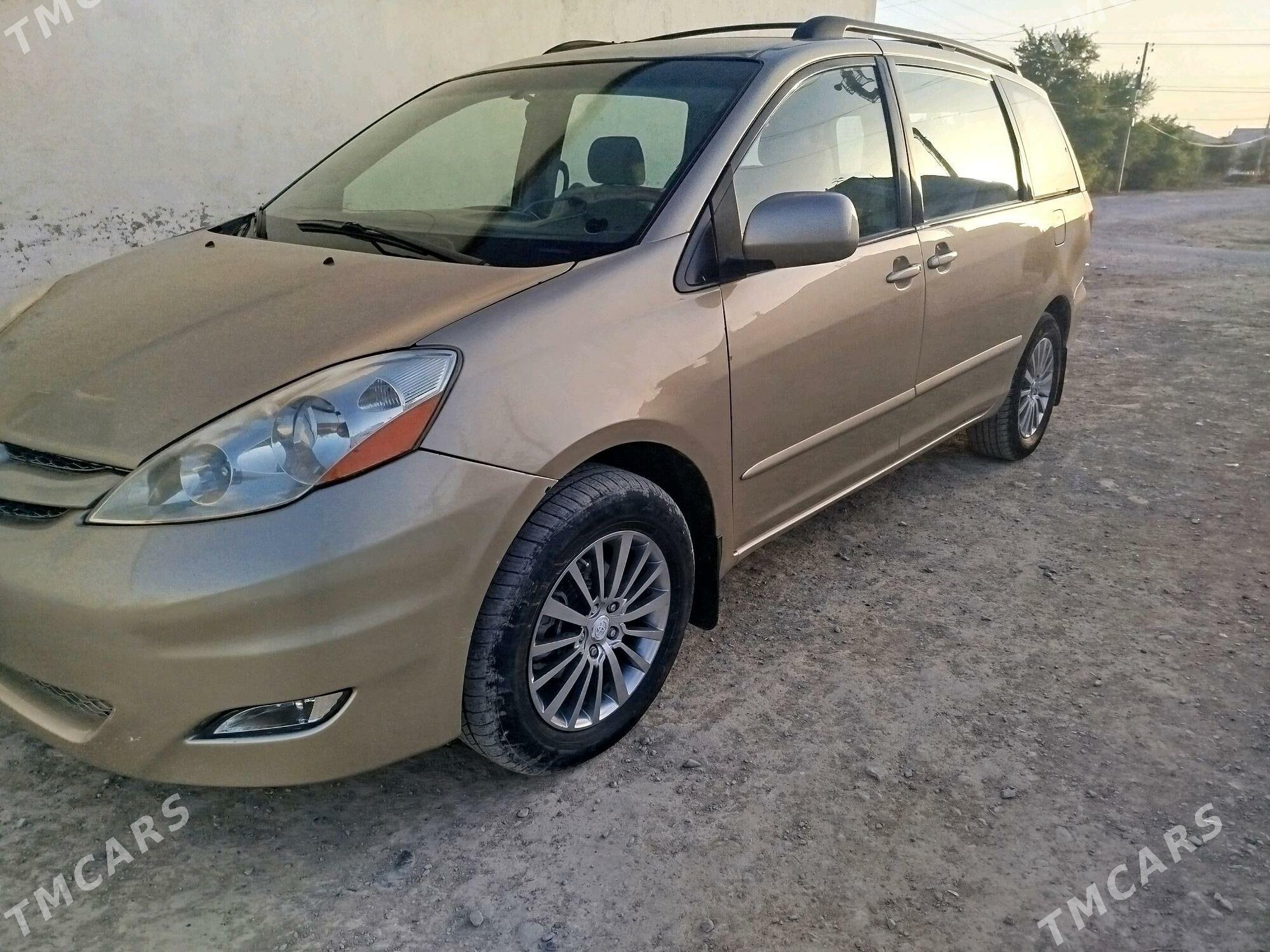 Toyota Sienna 2008 - 225 000 TMT - Теджен - img 1