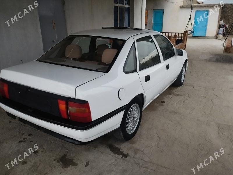 Opel Vectra 1989 - 30 000 TMT - Бахарден - img 3