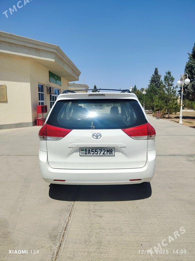 Toyota Sienna 2012 - 270 000 TMT - Мары - img 4