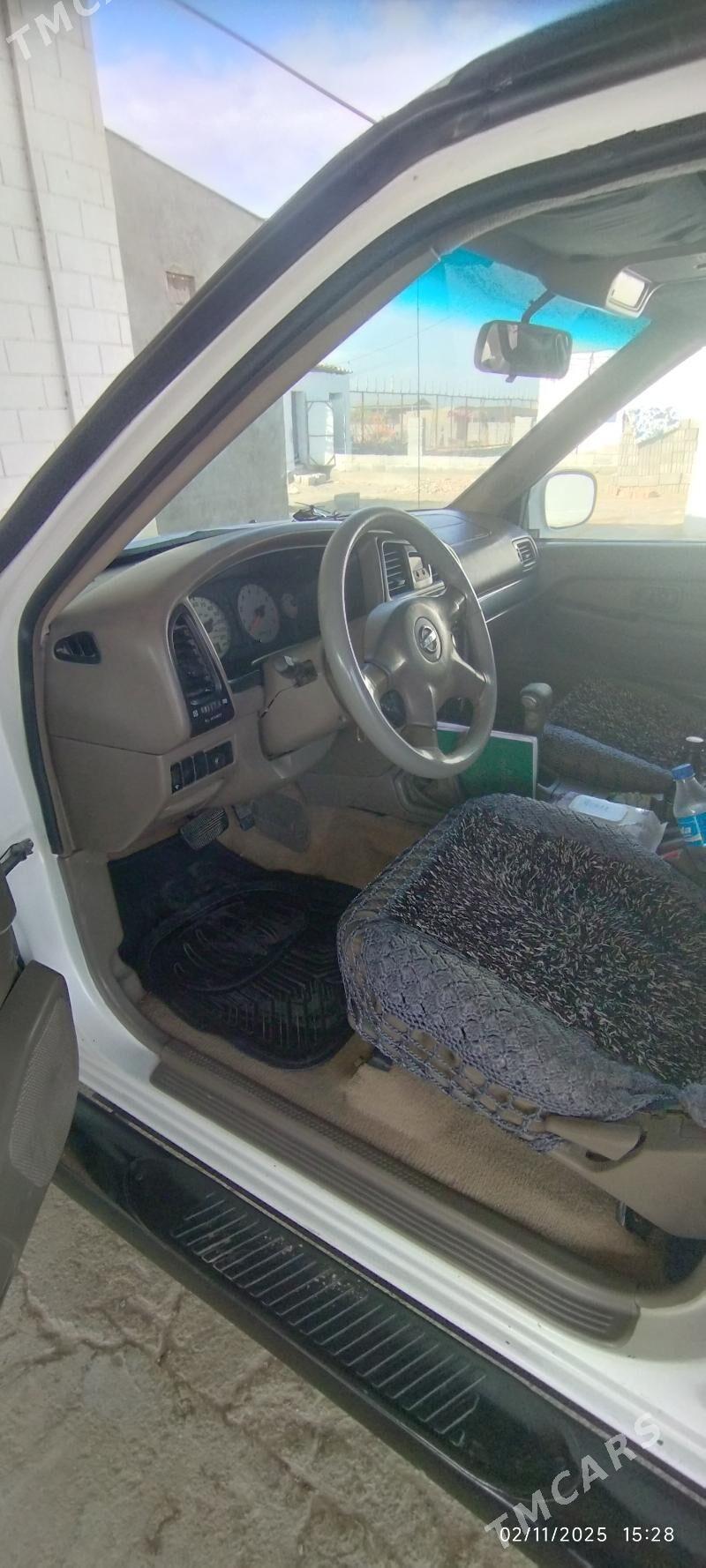 Nissan Pathfinder 2003 - 130 000 TMT - Бахарден - img 5