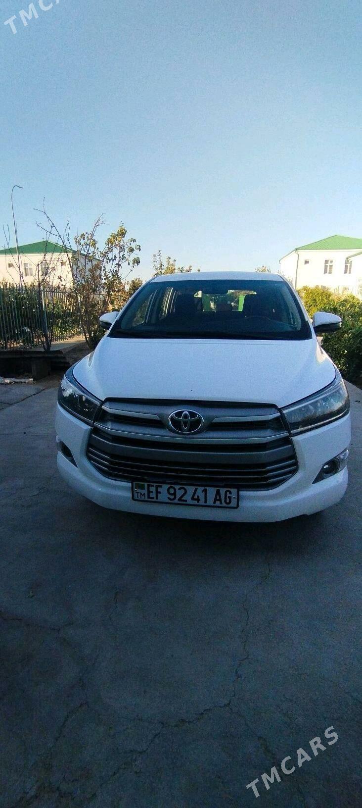 Toyota Innova 2020 - 270 000 TMT - Ашхабад - img 8