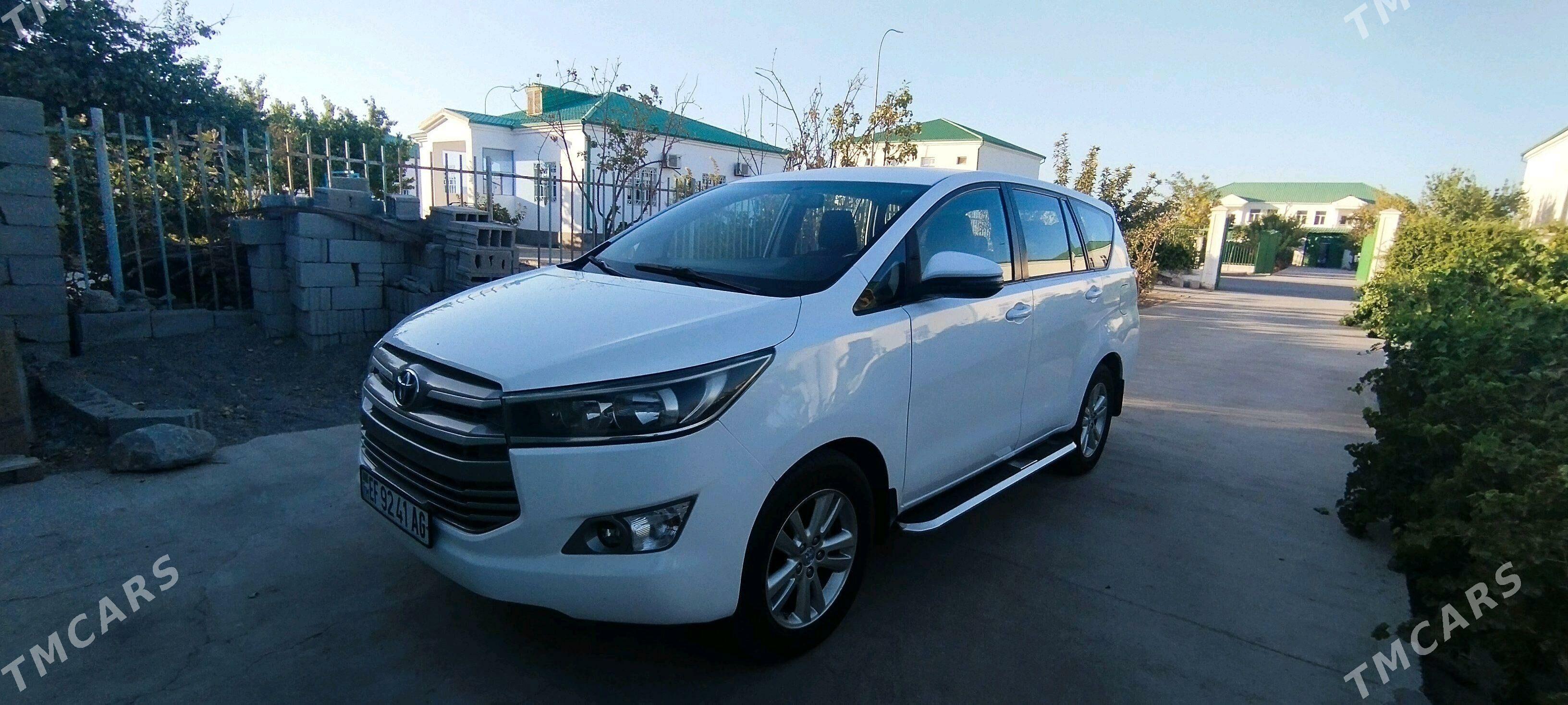 Toyota Innova 2020 - 270 000 TMT - Ашхабад - img 9