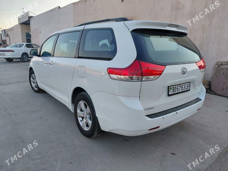 Toyota Sienna 2011 - 370 000 TMT - Dänew - img 3