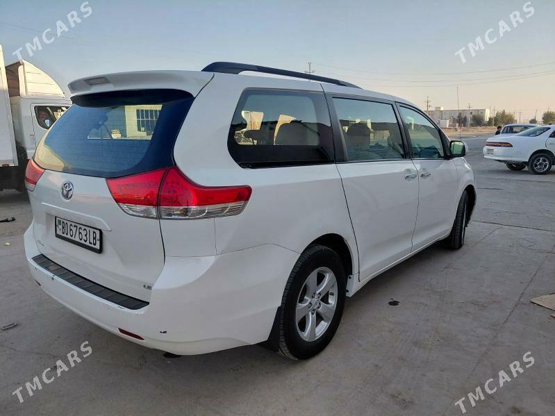 Toyota Sienna 2011 - 370 000 TMT - Dänew - img 2