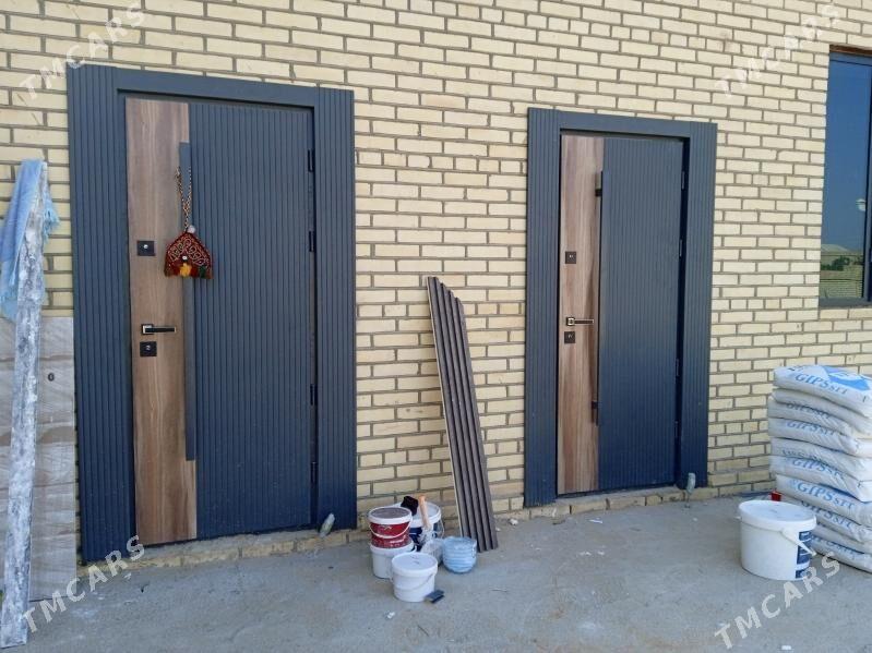 Daşky gapy - Mary - img 2