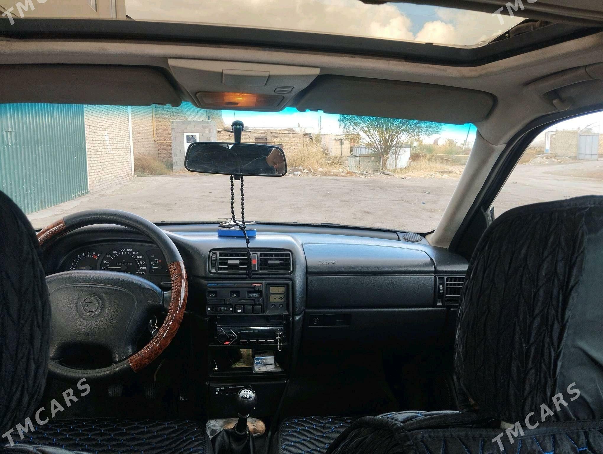 Opel Vectra 1994 - 46 000 TMT - Çärjew - img 3